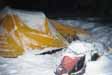 Camp sous la neige